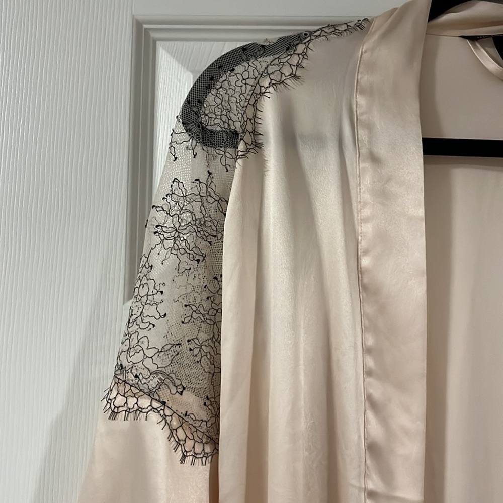 Victoria’s Secret Robe - Picture 2 of 5